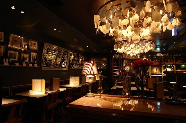照明デザイン事務所ライトニックの情熱照明デザインは新宿３丁目イタリアンレストランBenvenuto a Tapasで体感頂けます。
