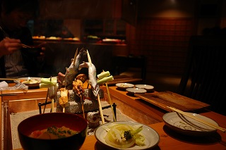 原鶴温泉・泰泉閣〜串焼きバイキング＜菜の花＞老舗旅館の照明リフォームは福岡の照明デザイン事務所ライトニック