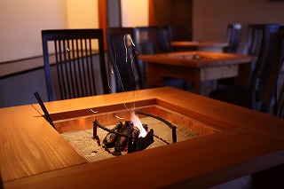 原鶴温泉・泰泉閣〜串焼きバイキング＜菜の花＞老舗旅館の照明リフォームは福岡の照明デザイン事務所ライトニック